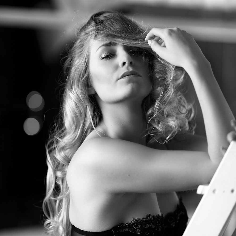 Céline de Cloet, model from Belgium at a boudoir photoshoot