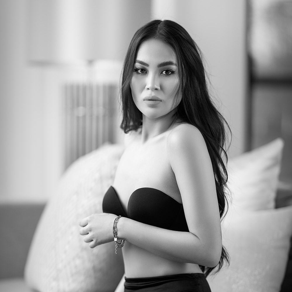 Linh Oelbrandt, model from Belgium at a boudoir photoshoot