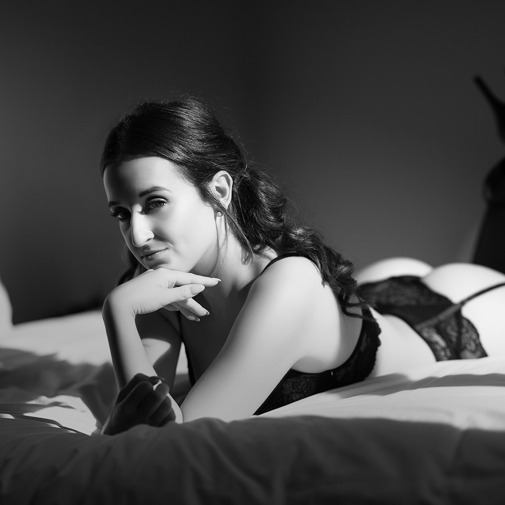 Lore Segers, model from Belgium at a boudoir photoshoot
